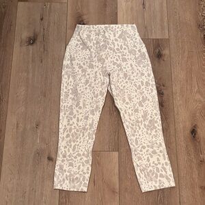 Lululemon Cream Patterned Leggings, cropped, size 4